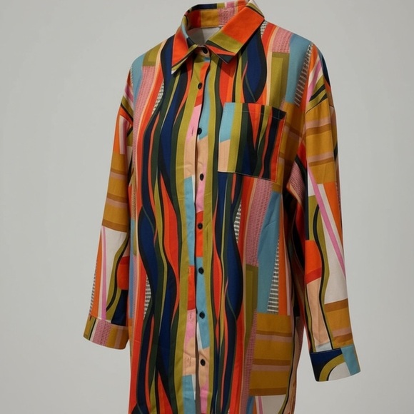 🎨 Vibrant Abstract Print Button-Up Tunic (L) - Picture 7 of 12